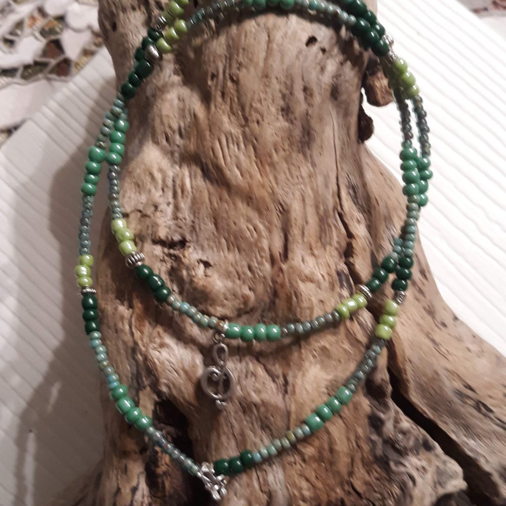 Handmade Boho Shades Of Green Seed Bead Necklace With Treble Clef Charm 22 18$